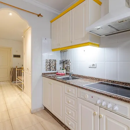 Flatguest - Flat With Art *